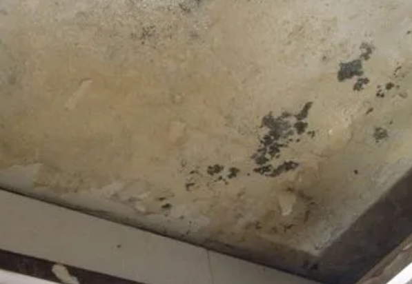 桐乡阳台漏水维修公司分享下桐乡卫生间渗水维修需要注意哪些问题。